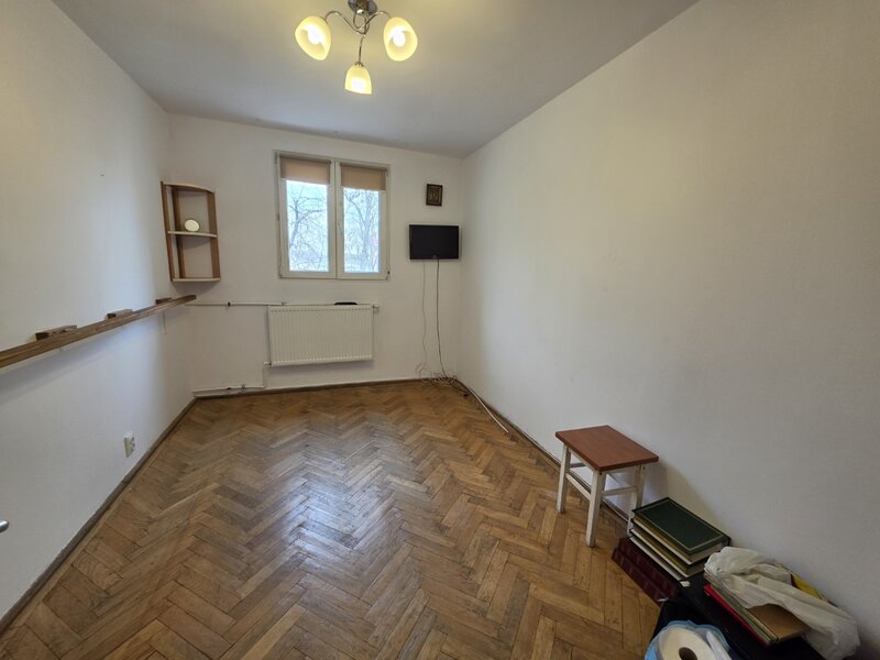 Titan, 5 minute parc IOR, Liceul Dante, chiar la metrou Nicolae Grigorescu