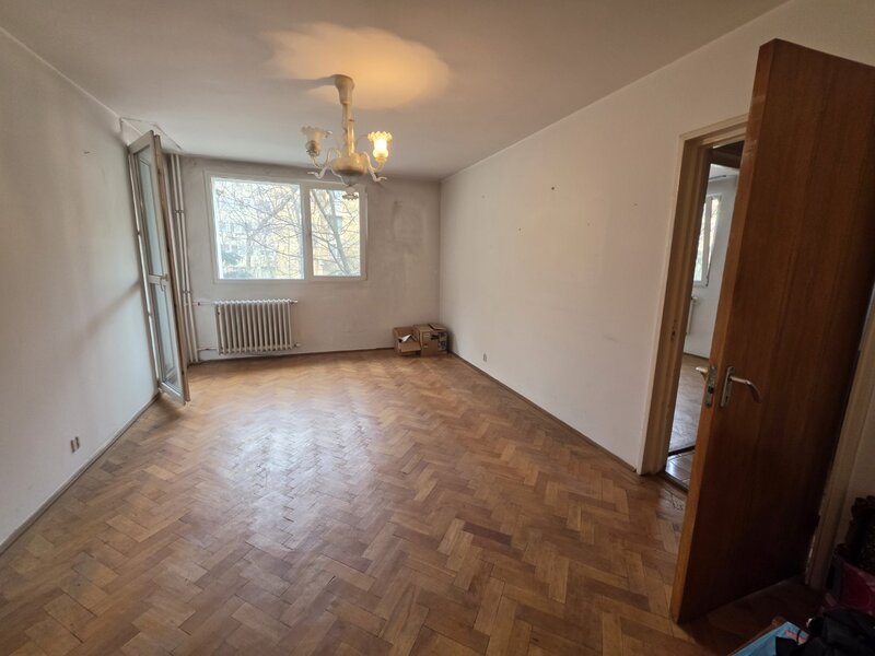 Titan, 5 minute parc IOR, Liceul Dante, chiar la metrou Nicolae Grigorescu