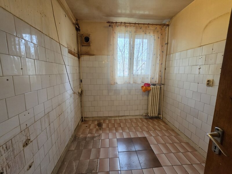 Titan, 5 minute parc IOR, Liceul Dante, chiar la metrou Nicolae Grigorescu